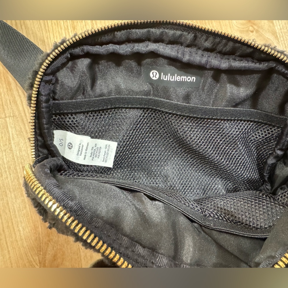 lululemon athletica Black Sherpa Belt Bag with Gold Zipper - Picture 3 of 3